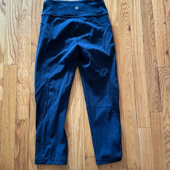 Lululemon sz 2 Twist & Train Crop 19" in Jaded great pre owned condition - Picture 5 of 14